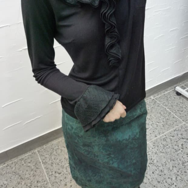 Frill black long sleeve