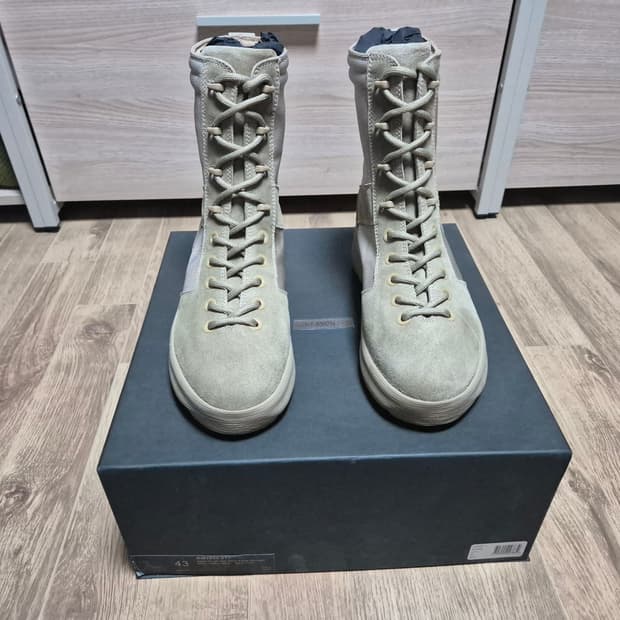 Yeezy season 3 Miltary boot rock eu43