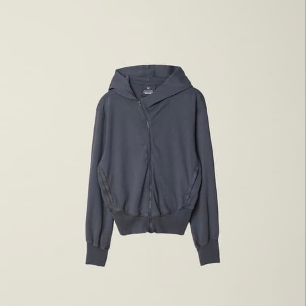 ÉÉ GARMENT DYED CURVED HOODED ZIP JACKET