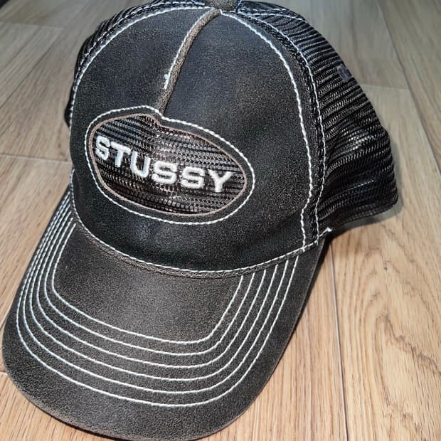 스투시 로우 프로 트러커 컷아웃 레더 스냅백 브라운