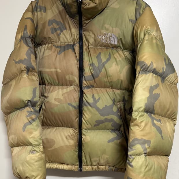 노스페이스 카모 센터로고 눕시 700 패딩
