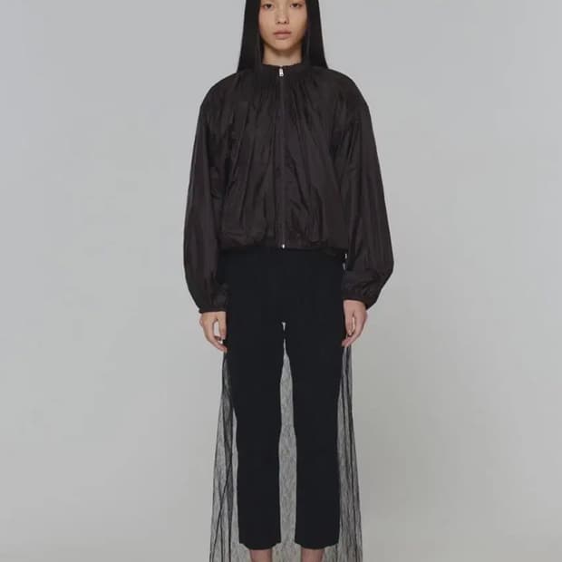 아모멘토 Neck Shirring Volume Jumper