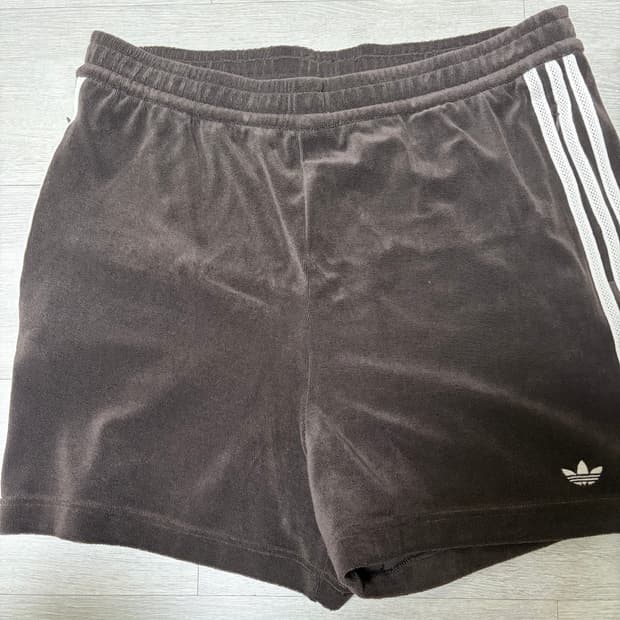 아디다스 웨일스 보너 US size L 쇼츠
