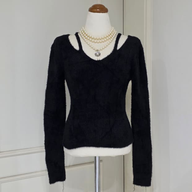빈티지 에이블리 블랙 브이넥 앙고라 갸루 오프숄더컷 어깨트임 니트