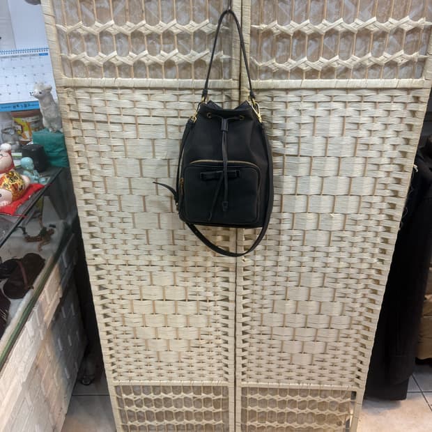 정품 프라다 자가드 버킷백 팝니다