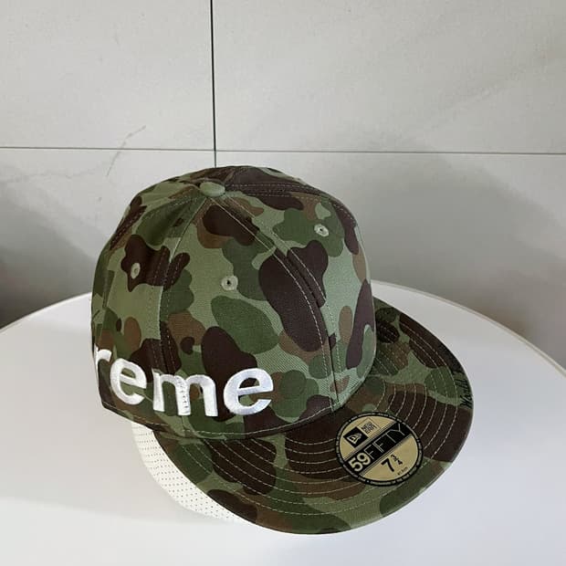 Supreme x New Era 카모 캡 7 3/4