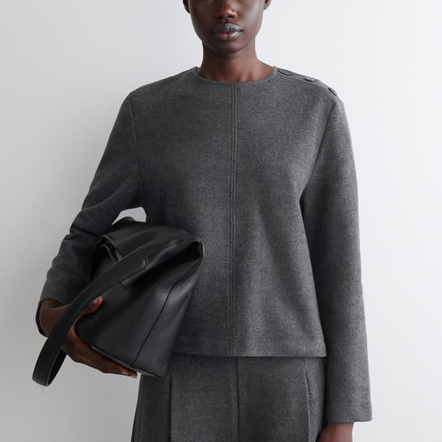 코스 COS 25 버튼 디테일 울 스웨트 셔츠