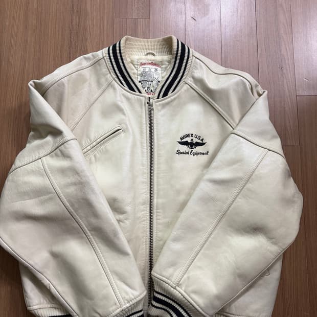 아비렉스 가죽자켓 화이트 m