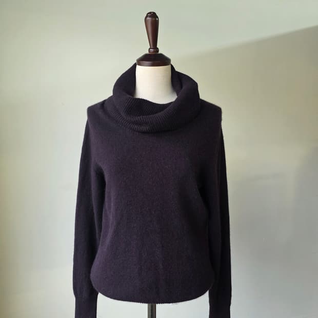 캐시미어100 보라 터틀넥 니트