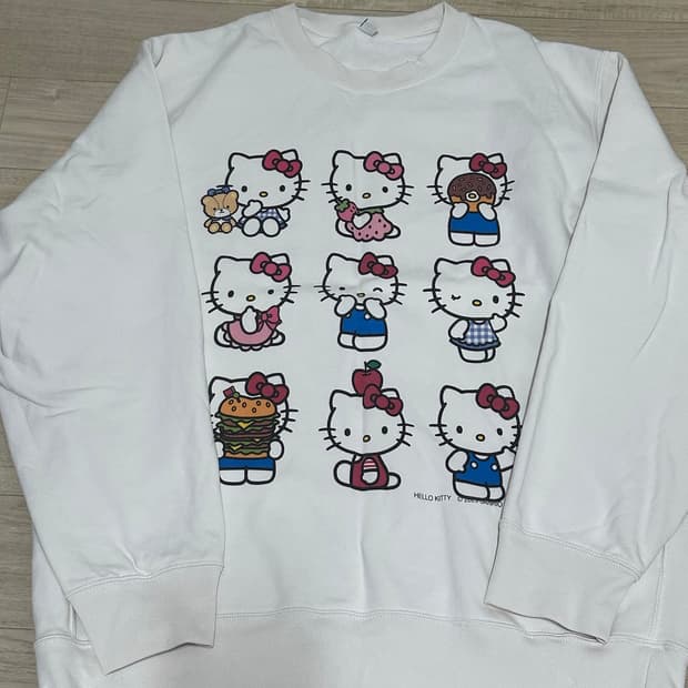 도쿄 유니클로 헬로키티 맨투맨