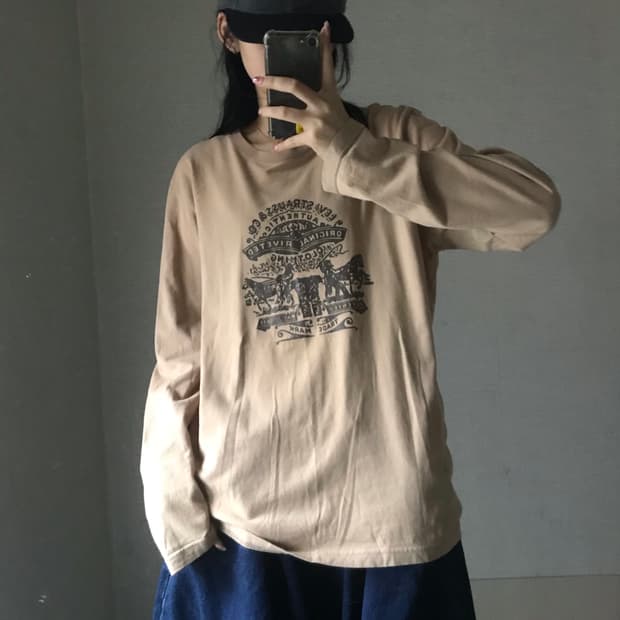 리바이스 베이지 롱슬리브