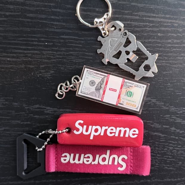 슈프림 키링 일괄 판매