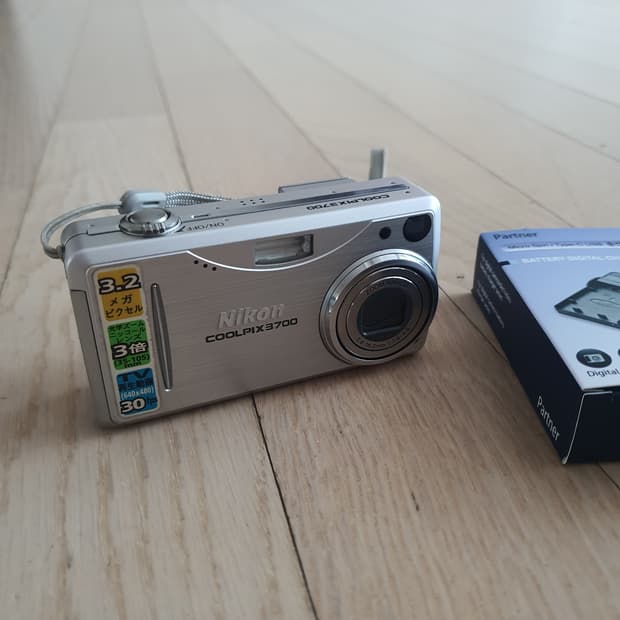 니콘 쿨픽스 3700 빈티지 y2k 디카 소형 디지털 카메라