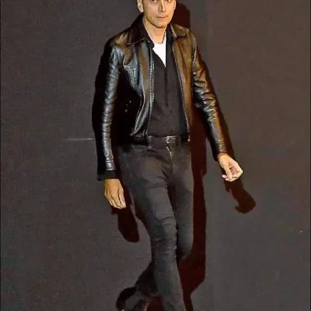 셀린느 첼시부츠42사이즈 팝니다