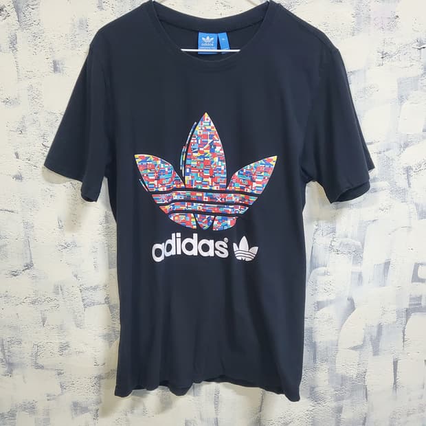 아디다스 국기 트레포일 반팔티 블랙 