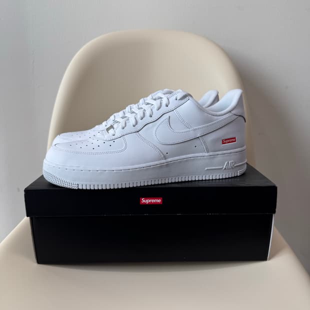 슈프림 x 나이키 에어포스 화이트
