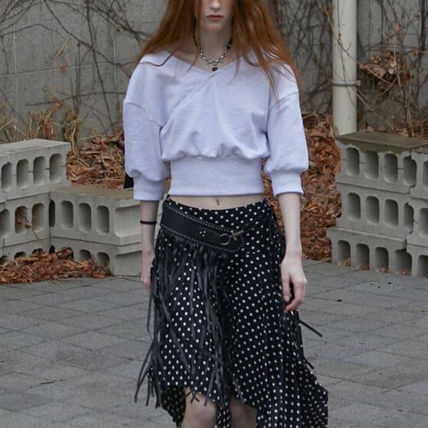 Notknowing crossed crop sweatshirt