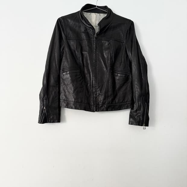 Soft short leather jacket / black