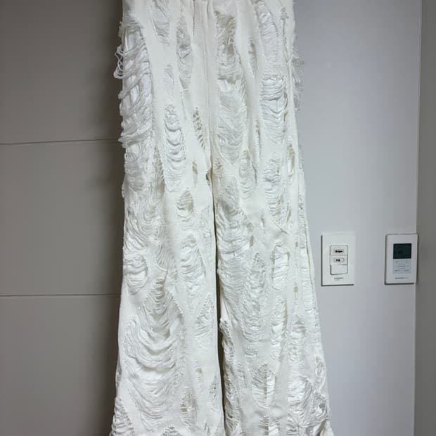 나체 화이트 팬츠