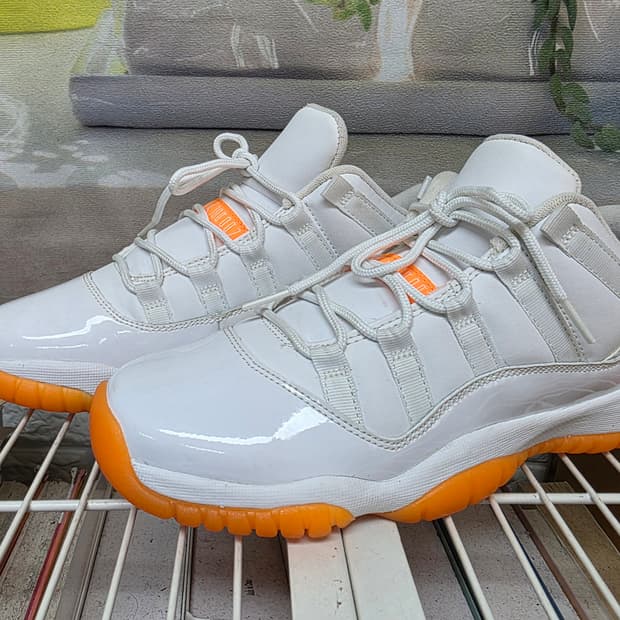 나이키 스니커즈 250 에어조던11 레트로 로우 시트러스 HD32