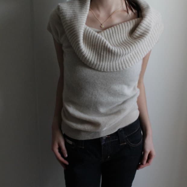 Theory cashmere off-shoulder top