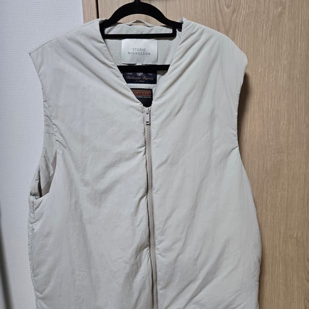 스튜디오 니콜슨 KAO 패디드 베스트