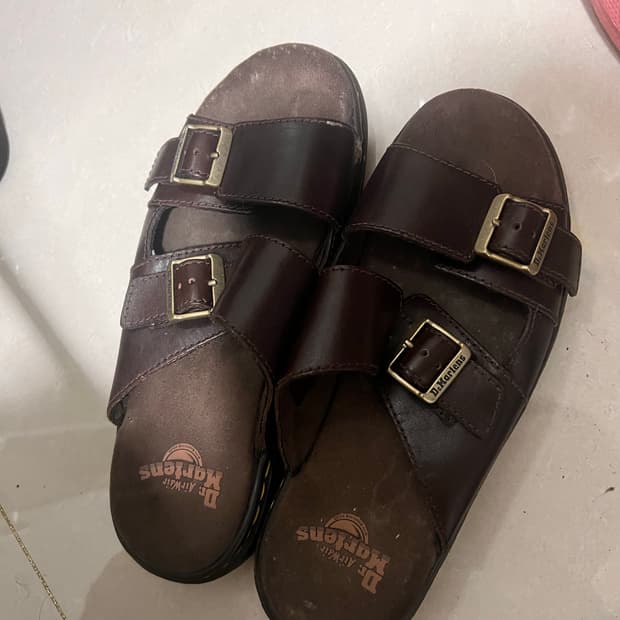 닥터마틴 니콜라이 가죽 샌들 브라운