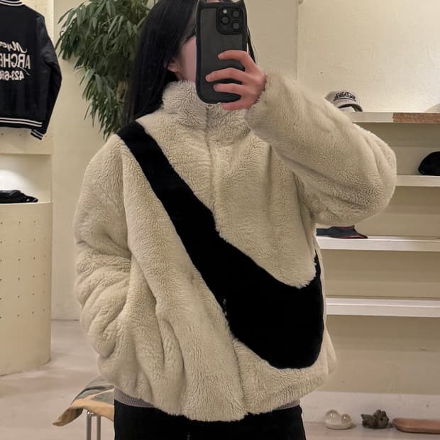 나이키 페이크 퍼 빅스우시 화이트 집업 U156