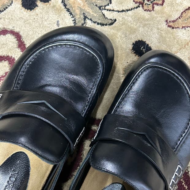 JW 앤더슨 블랙 가죽 뮬 235