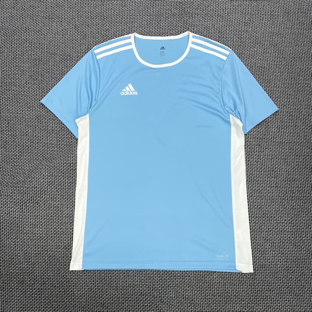 착샷O 아디다스 스카이블루 기능성 반팔