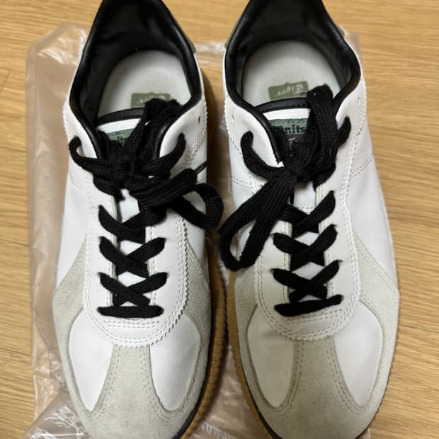 오니츠카타이거 델리시티 스니커즈 255