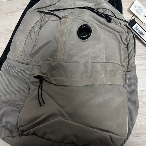 cp컴퍼니 나일린b 렌즈 백팩 베이지
