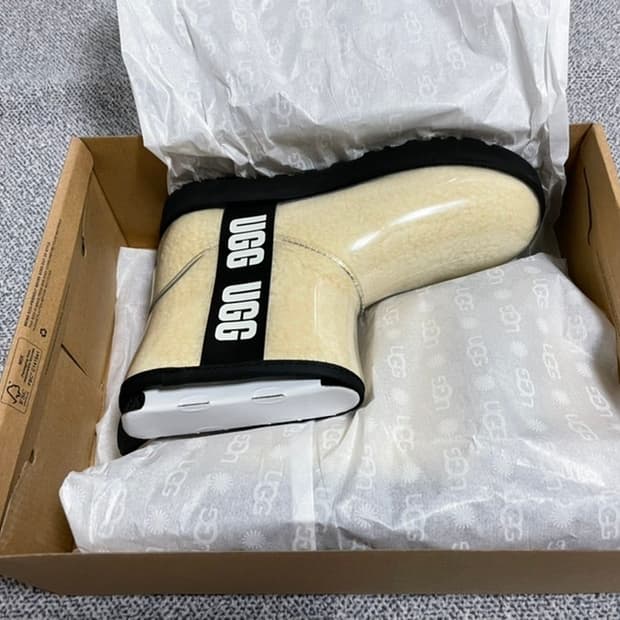 UGG 클래식 클리어 미니 어그 (크림) 230사이즈