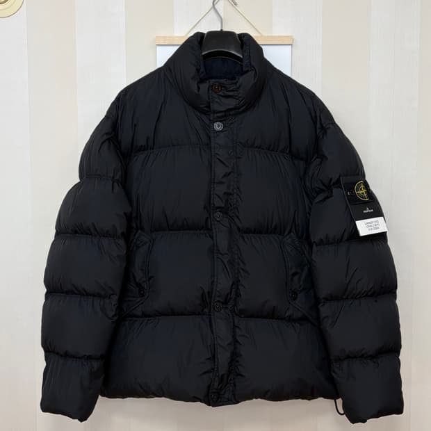 스톤아일랜드 크링클랩스 논후드 패딩 24FW 블랙 라지