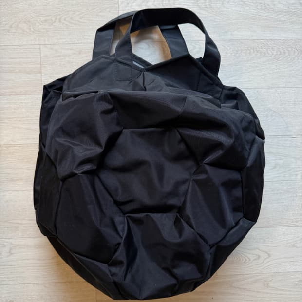 꼼데가르송 싸커볼 토트백 - 블랙