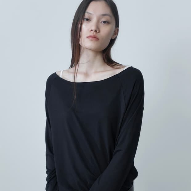 [새제품] 세릭 베이직 라운드 탑 블랙