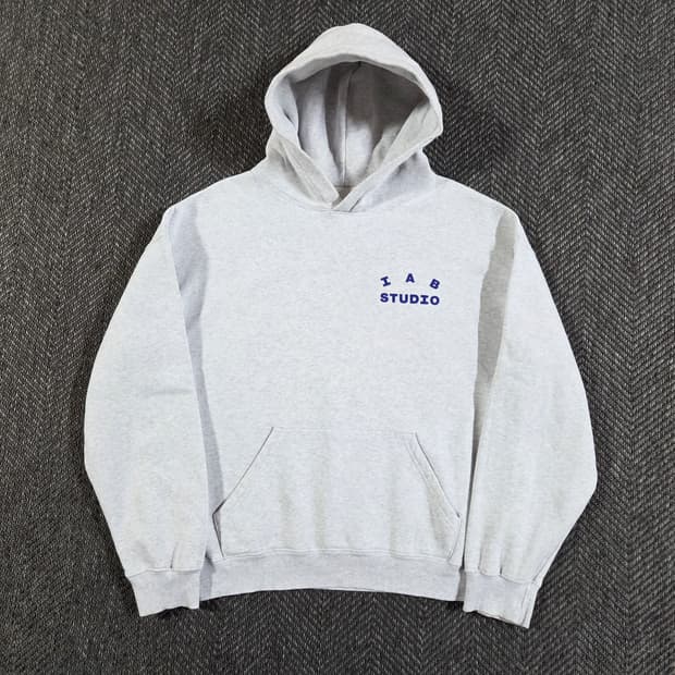 IAB studio 아이앱 스튜디오 라이트 그레이 후드티

