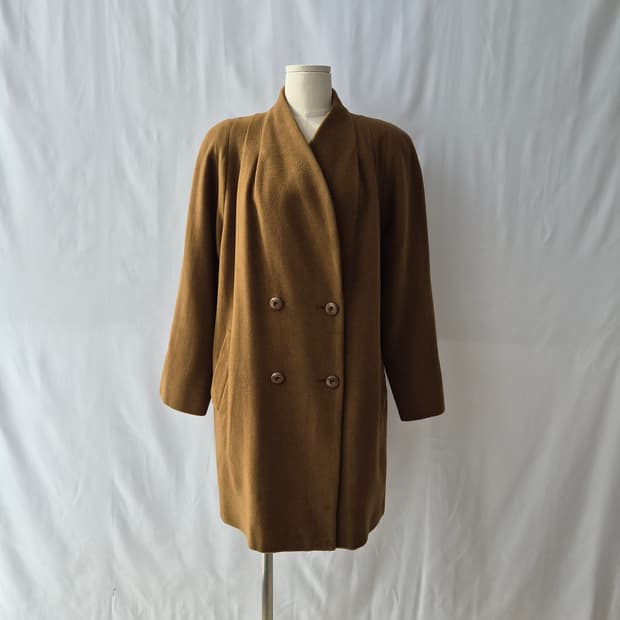 SANYO Carat 울100% 카멜 더블 노카라 코트