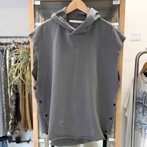 sleeveless hoodie