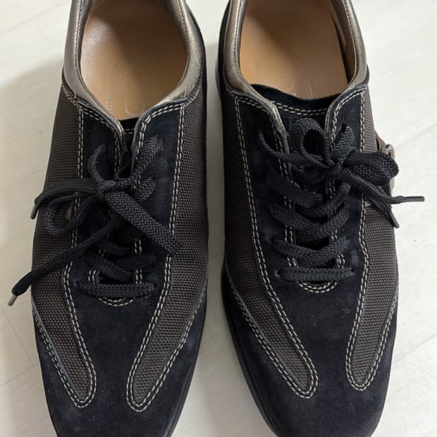 토즈 스니커즈 235 정품 