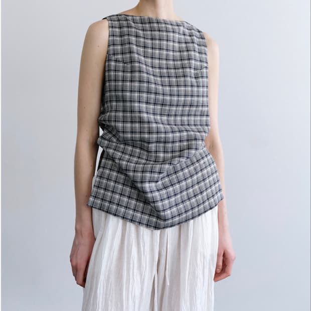 문달 Arles Shirring Sleeveless in Navy Che