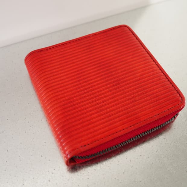 이세이미야케 맨 엠보스드 레더 지갑