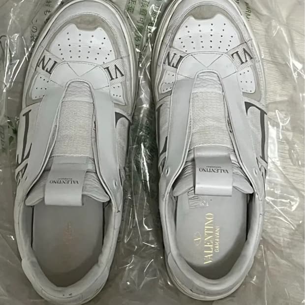 발렌티노 스니커즈 260 교신 받아요