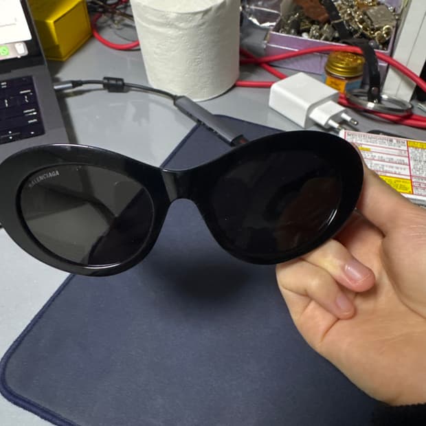 발렌시아가 캣아이 BB 로고 선글라스