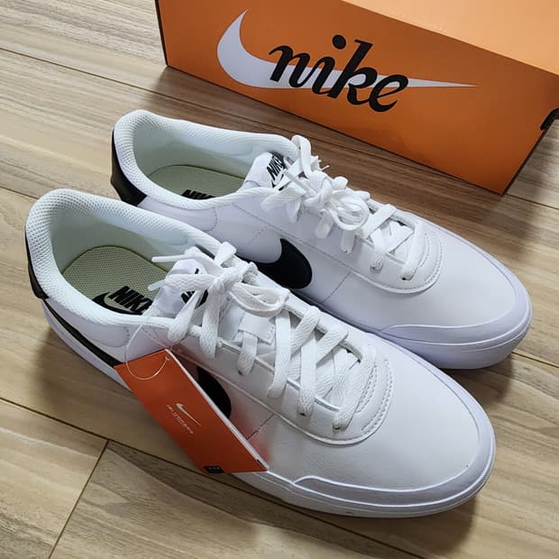 나이키코트슛운동화스니커즈270사이즈