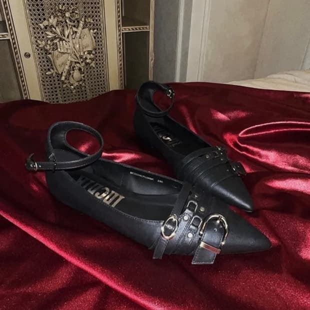 이크닉 스틸래토 플랫슈즈 255