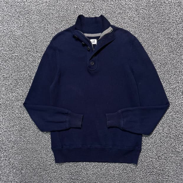 Name : C.P.컴퍼니 각인버튼 네이비컬러 반집업 니트 :) 