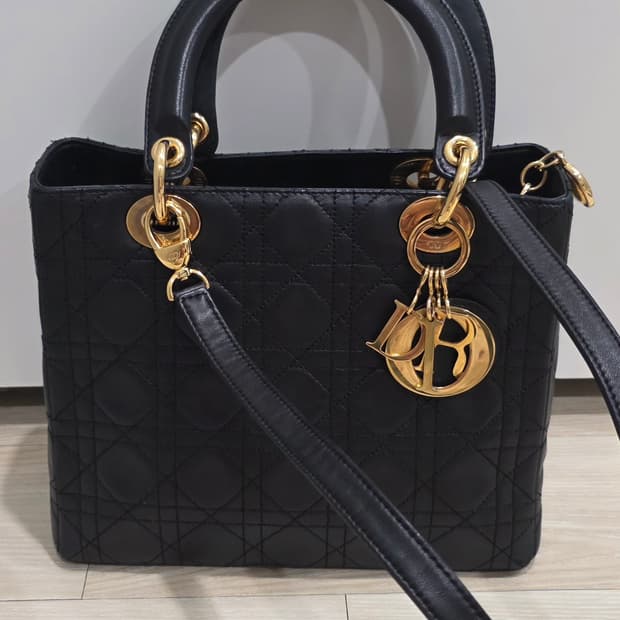 디올 블랙 램스킨 레이디백 판매합니다