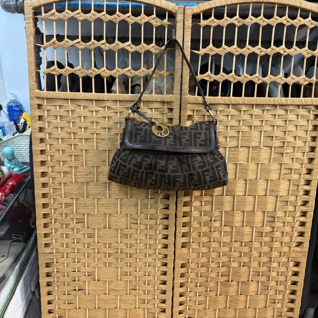 정품 펜디 주카 세프 숄더백 팝니다
