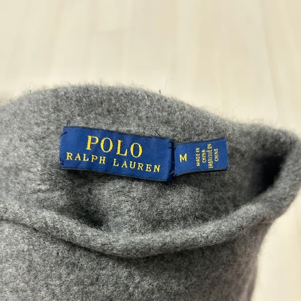 폴로 회색 니트